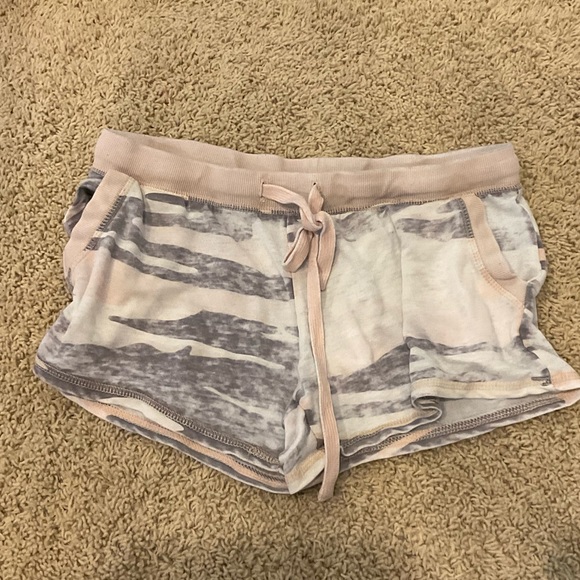 Z supply camo lounge shorts - Picture 1 of 2